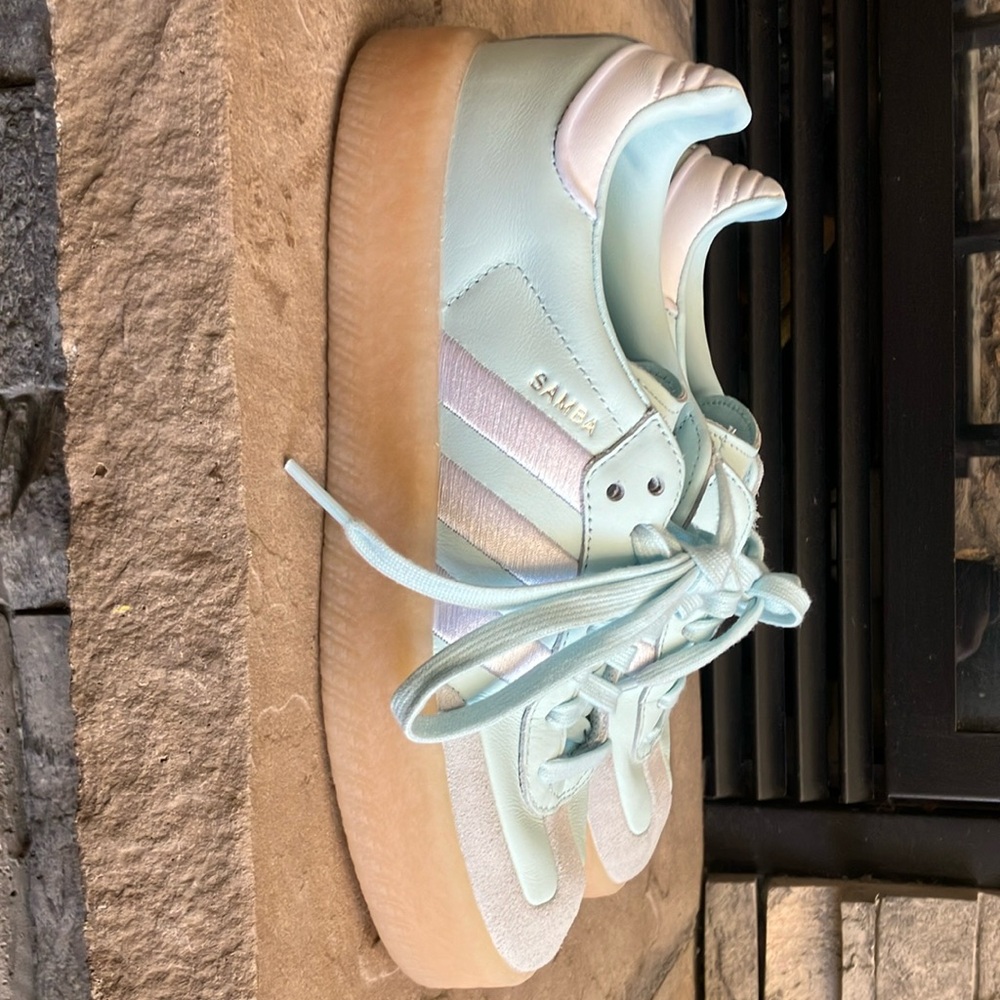 Adidas Samba- like new- light blue